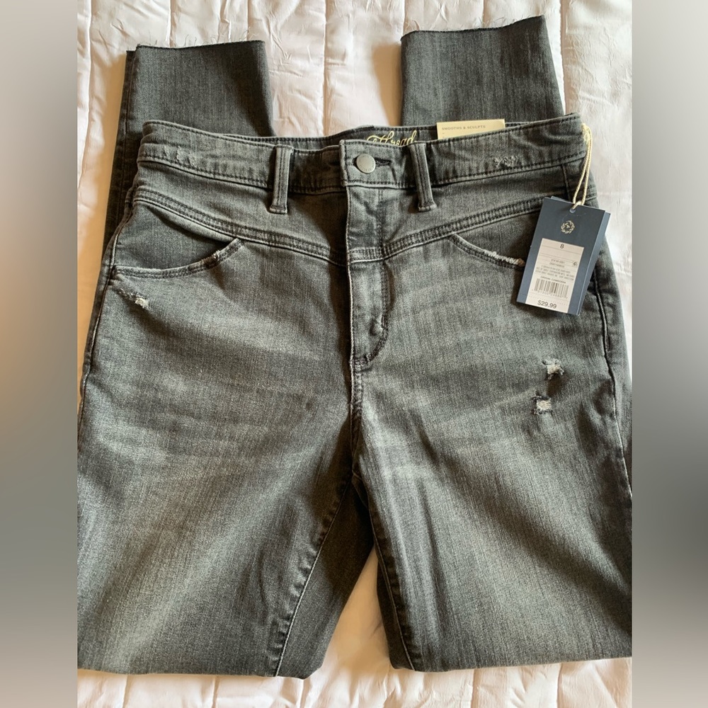 Universal Threads distressed grey skinny jeans, size 8.